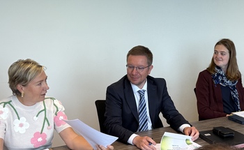  Cécile Neven, François Desquesnes et Anne-Catherine Dalcq en réunion. 