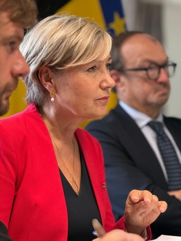 Cécile Neven durant les négociations.