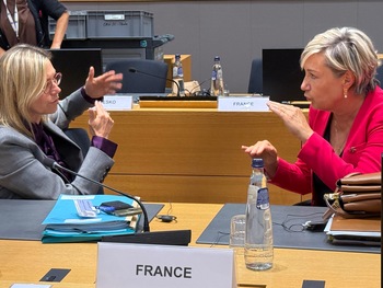 Bilatérale entre Agnès Pannier-Runacher (Ministre française de la Transition écologique) et Cécile Neven.