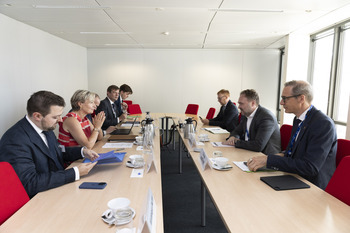 Cécile Neven, Dan Jørgensen (Commissaire danois au Logement à l'Énergie), Thomas de Béthune (chef de la Représentation de la Commission européenne en Belgique).
