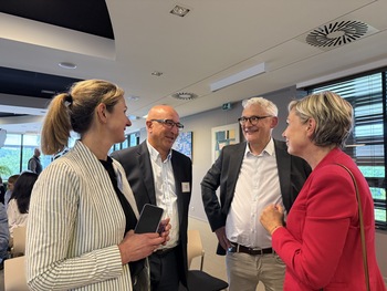 Sylvie Wodon - Directrice générale, Cercle du Lac, un journaliste, Vincent Luyckx -  Président du conseil d'Administration et Cécile Neven.