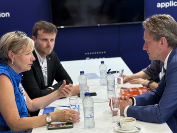 Cécile Neven et Jean-Marc Fron, Directeur Géneral de Boeing France.