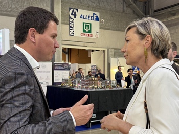 Cécile Neven avec Maxime Habran, des affaires publiques d'ELIA. 
