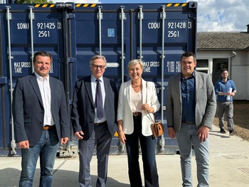 Gérard Couronné - Bourgmestre de Genappe, Cécile Neven, Michaël Rouffiange, Échevin de la transition énergétique et Christophe Balestrie - Échevin. 