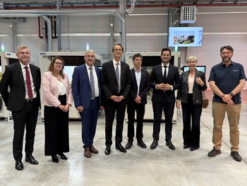 Photo de groupe avec notamment : Marjolaine Grange- Directrice Industriel Groupe Safran,  Pierre-Yves Jeholet, Olivier Andriès, François Lepot, Adrien Dolimont et Cécile Neven.. 