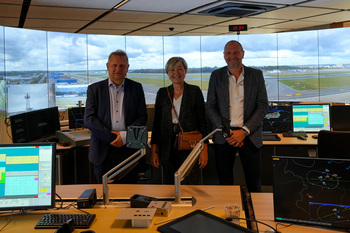 Johan Decuyper (CEO de skeyes), Cécile Neven et Olivier Nicolay (Conseiller principal en développements  opérationnels chez skeyes).