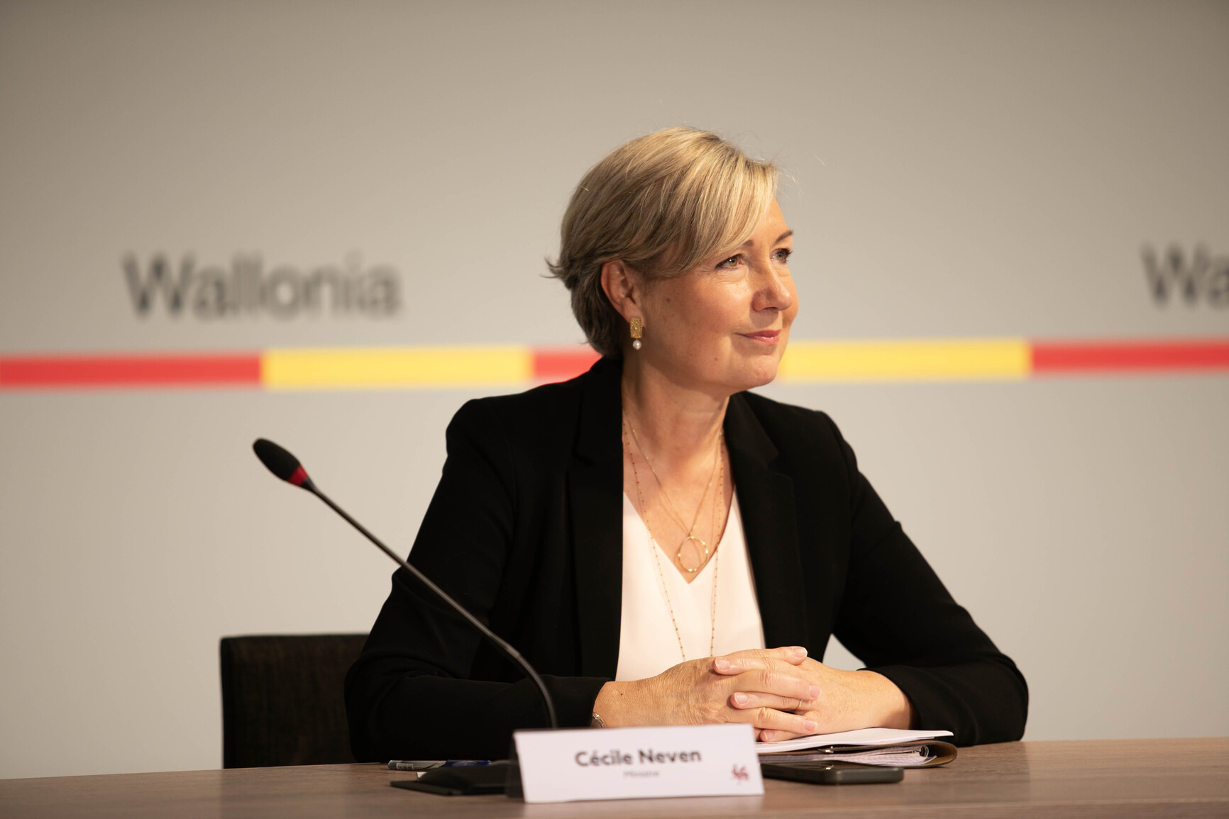 Cécile Neven en conférence de presse 