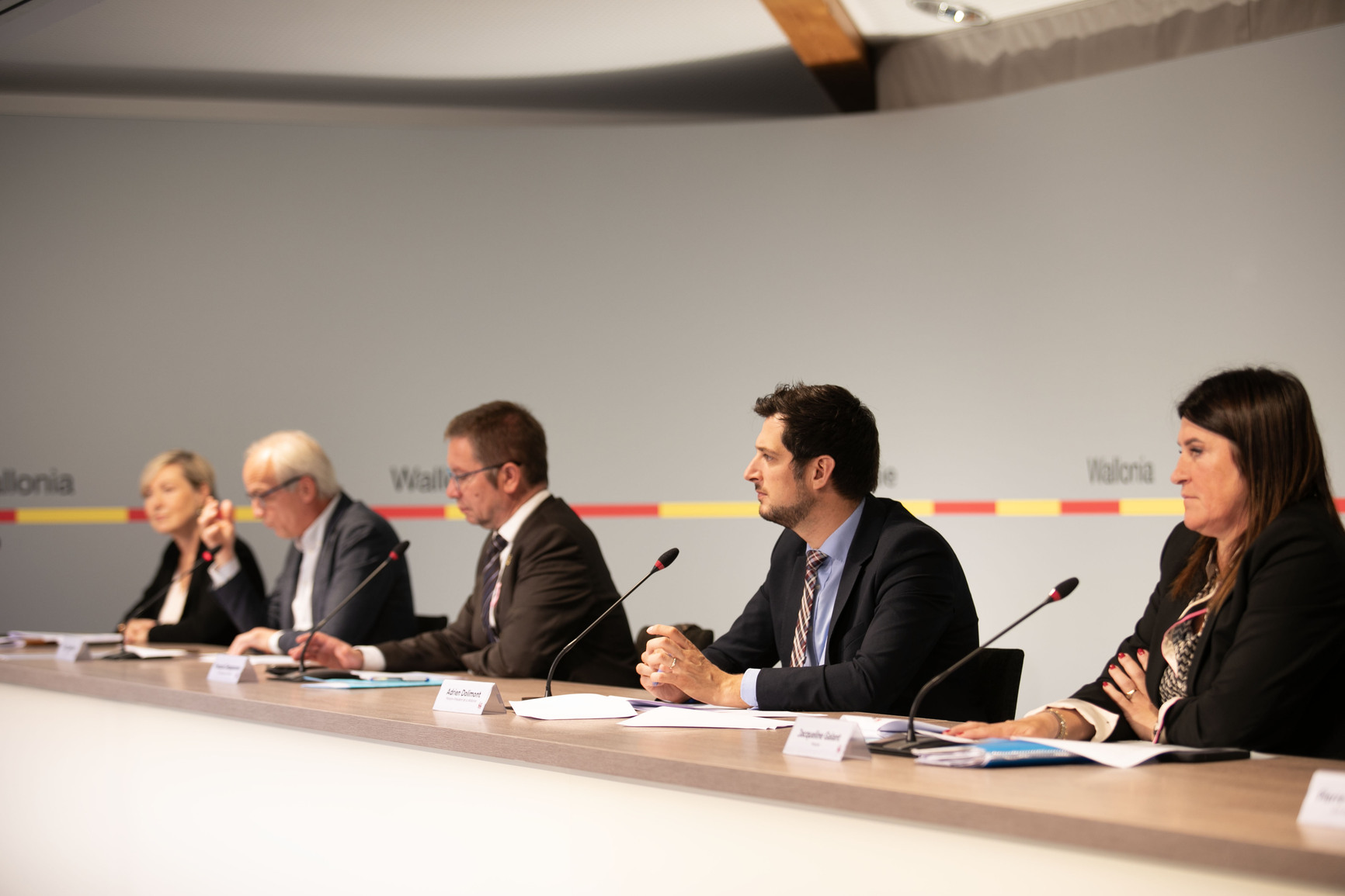 Le gouvernement Azur en conférence de presse pour un 